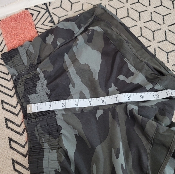Athleta Racer Run Mesh Shorts in Olive Green Camo, sz XS - Picture 11 of 11
